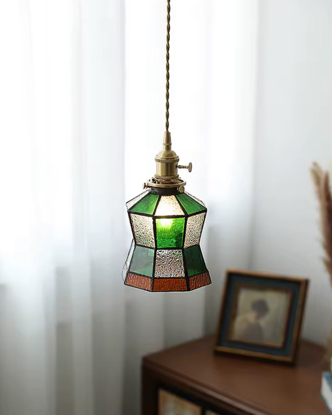 Stained glass pendant light, front picture