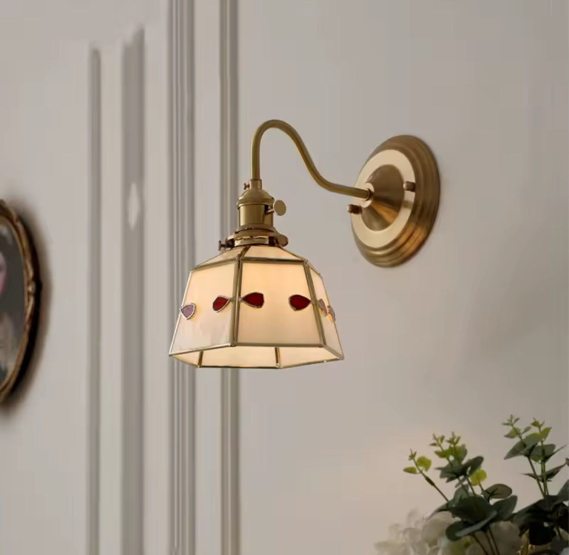 Stained glass wall light, side picture