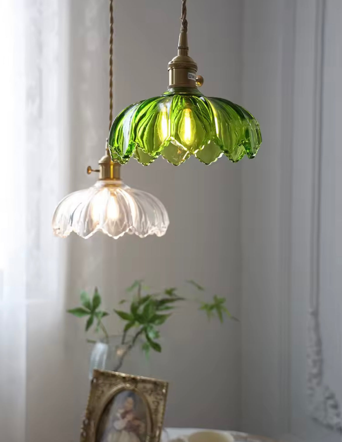 Stained glass pendant light, front picture