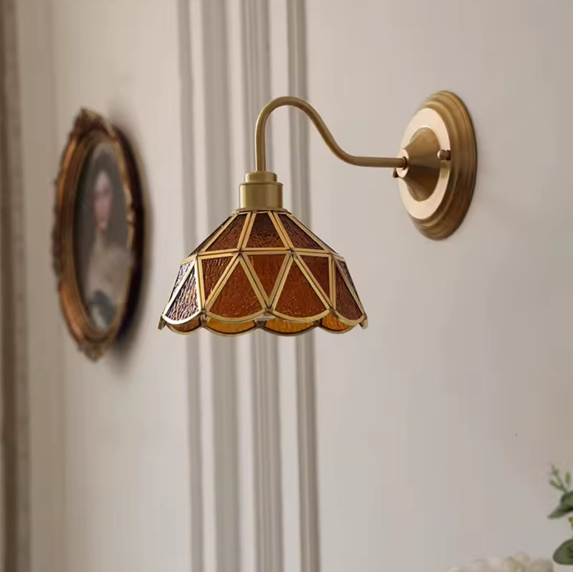 Stained glass wall light, side picture