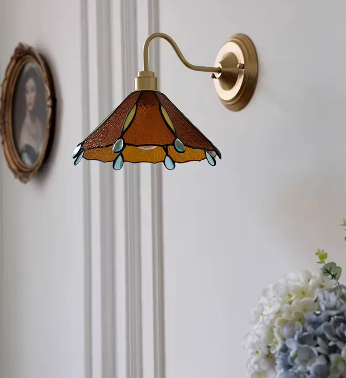 Stained glass wall light, side picture