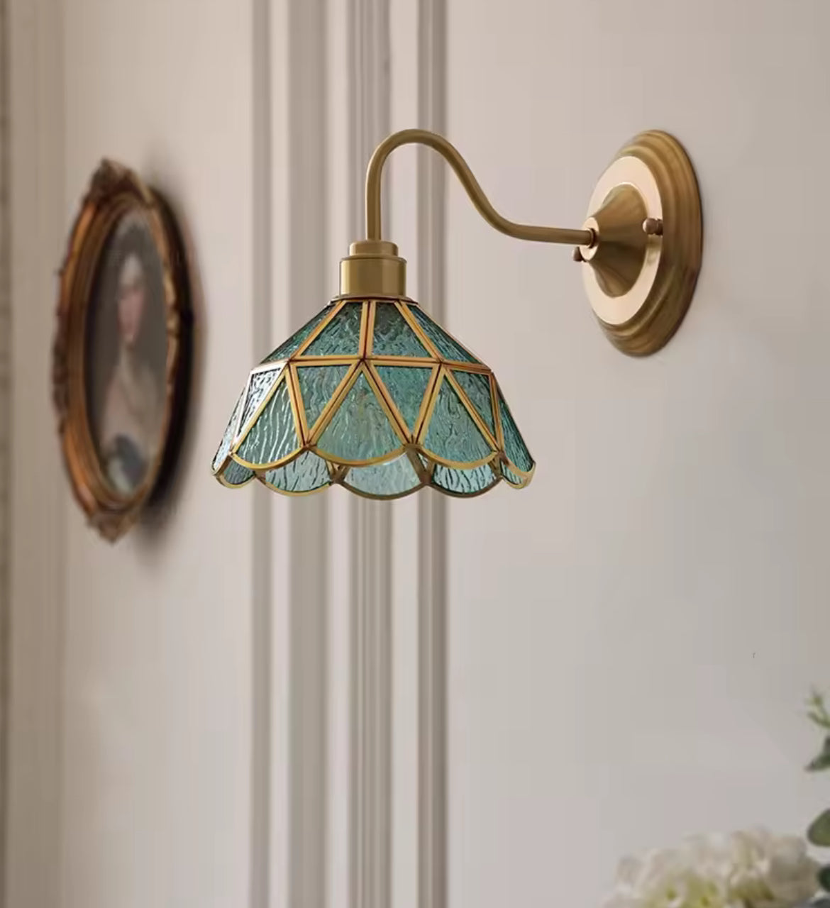Stained glass wall light, side picture