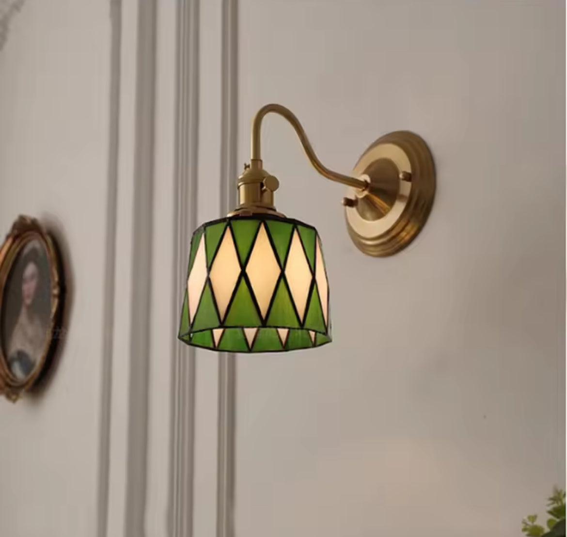 Vivian Stained Glass Wall Light - Green